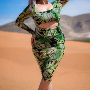 Green leafy print dess